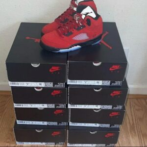 Authentic Jordan sneakers pallets - Image 18