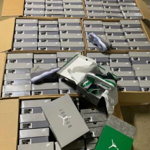 Authentic Jordan sneakers pallets - Image 27